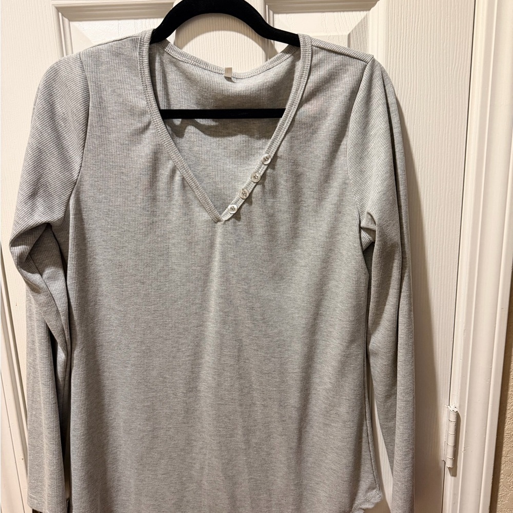 Women's Gray V-Neck Long Sleeve Top